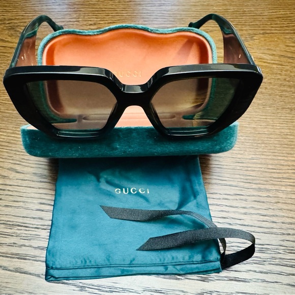 Gucci Women Sunglasses in Green Color Size 54mm.As shown in the pictures main image 5